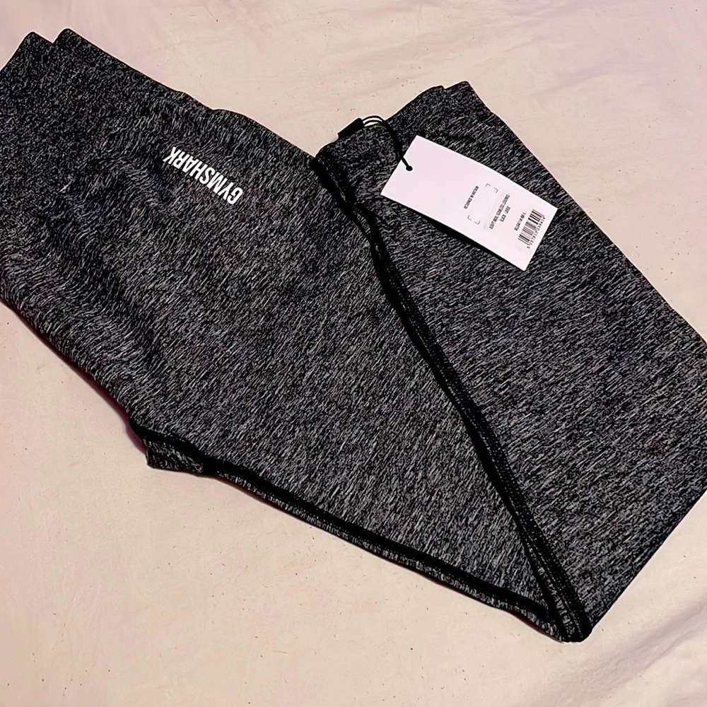 Gym shark leggings